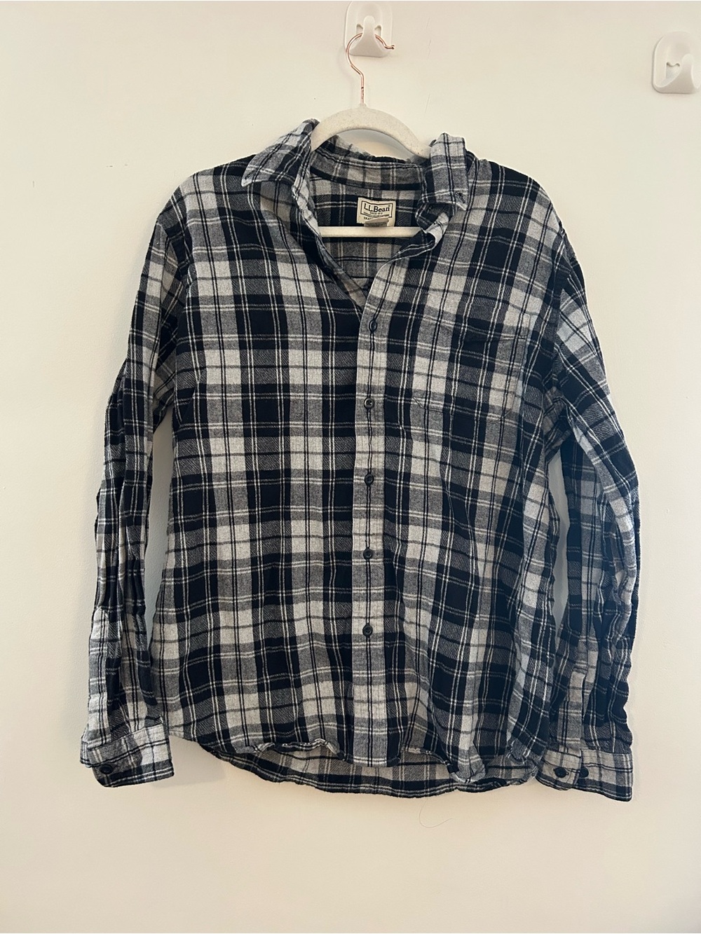 L.L. Bean Men's Black & White Plaid Flannel Button-Down Shirt Pre Loved Size M